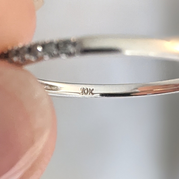 10K solid white gold diamond half eternity ring - Picture 11 of 12